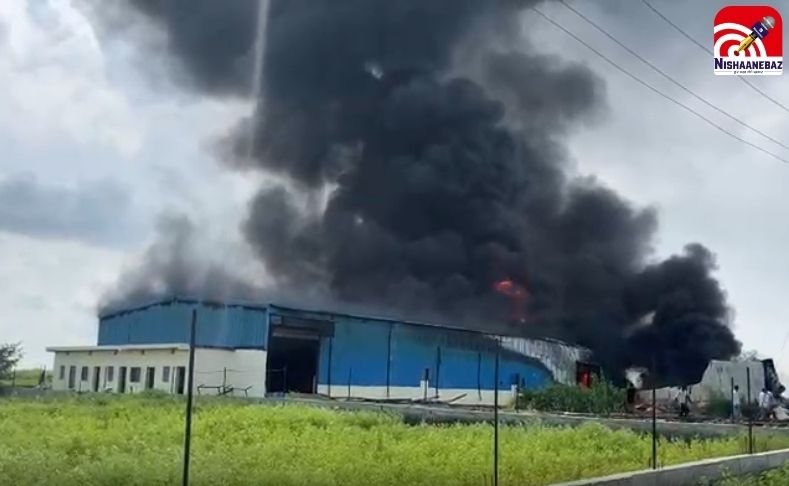 भीषण अग्निकांड : बेमेतरा की पाइप फैक्ट्री जलकर खाक, 1.5 करोड़ का सामान नष्ट; आग बुझाने में छूटे पसीने….