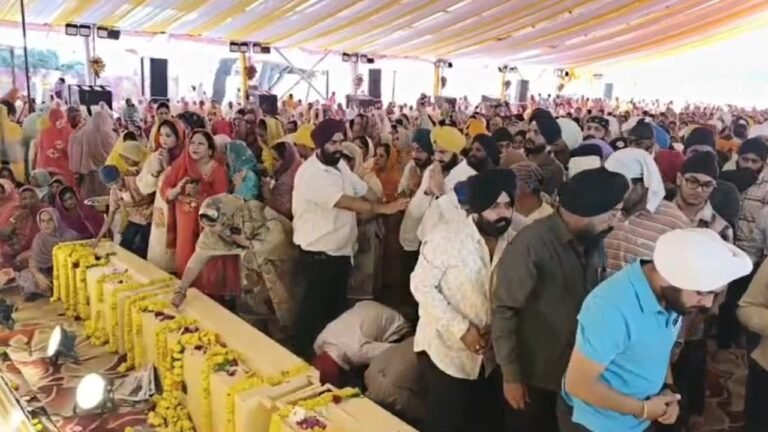 prakaash parv : खालसा स्टेडियम में गुरु नानक देव जी के 556वें प्रकाश पर्व पर हजारों श्रद्धालु हुए शामिल