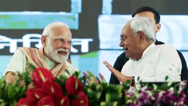 Bihar Elections 2025 : बिहार में चलेगा मोदी-नीतीश का जादू! ओपिनियन पोल में NDA आगे, जाने क्या होगा INDIA गठबंधन और प्रशांत किशोर का हाल