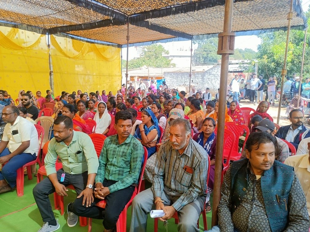 CG NEWS : स्लरी पाइपलाइन विवाद पर तुलिका कर्मा के आगे झुकी प्रशासन, वार्डवासियों की मांग हुई पूरी