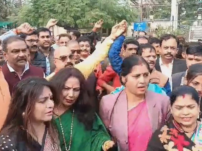 Jabalpur News : जबलपुर में IAS संतोष वर्मा के विवादित बयान के खिलाफ ब्राह्मण एकता मंच ने किया प्रदर्शन