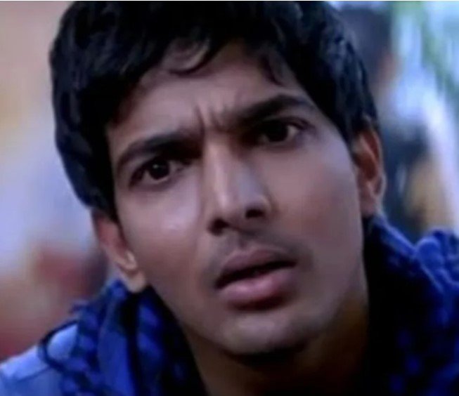 hindi film industry : 16 साल की उम्र में घर छोड़कर 10 रुपये के लिए किया वेटर का काम, संघर्ष के बाद बनी सफलता की कहानी