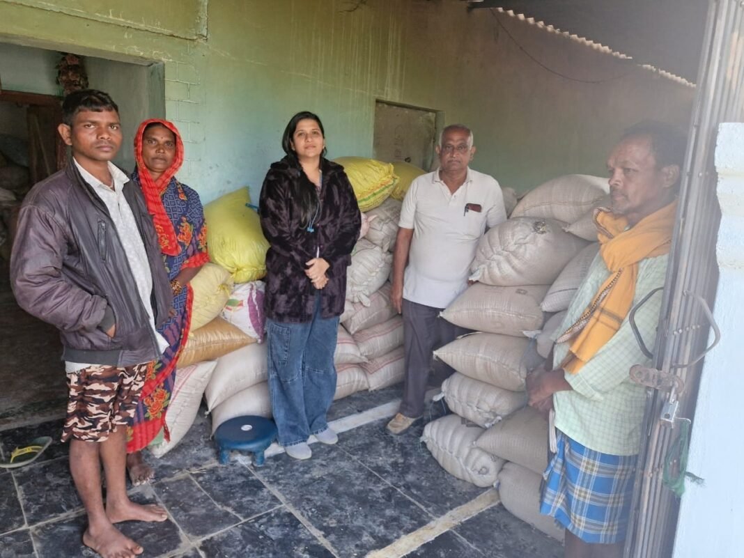 CG NEWS : जिले में अवैध धान पर कार्रवाई जारी, 2986 कट्टा धान जब्त, कलेक्टर पहुंचे अंतर्राज्यीय जांच चौकी टेमरी, नर्रा और खट्टी