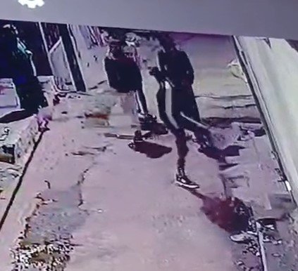 Indore News : इंदौर में जिस सीसीटीवी का विरोध कर रहे थे उसी सीसीटीवी में तोड़फोड़ करते कैद