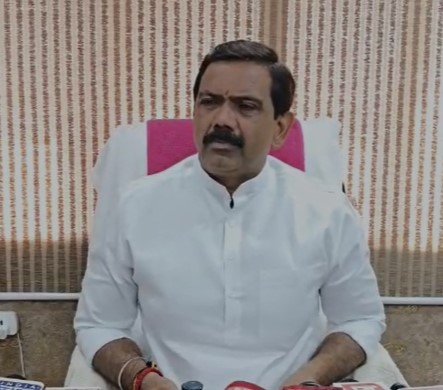 Indore News : सराफा चौपाटी विवाद पर बढ़ा राजनीतिक टकराव, नेता प्रतिपक्ष चिंटू चौकसे के गंभीर आरोप, सराफा की ऐतिहासिक धरोहर को मज़ाक बनाया