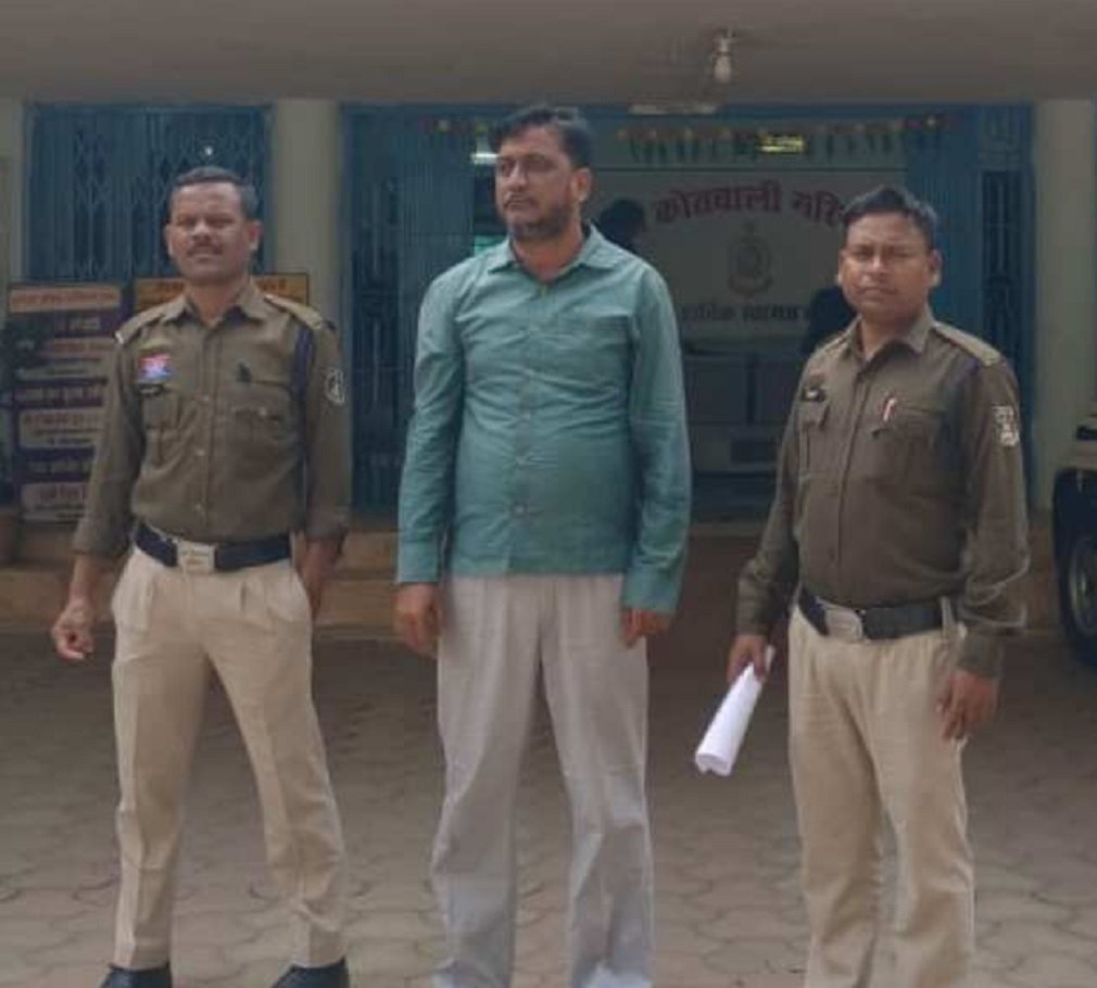 Gariaband News : सरकारी नौकरी का झांसा देकर युवकों से 7 लाख से अधिक की ठगी, पूर्व कांग्रेस ब्लॉक अध्यक्ष हाफ़िज़ खान गिरफ्तार