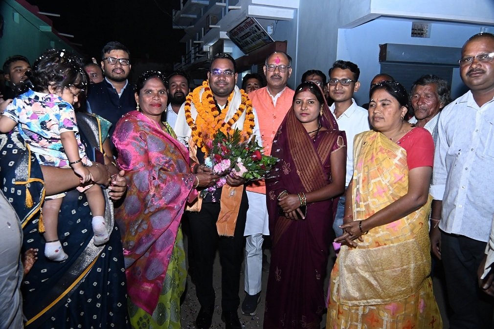 CG NEWS : योगेंद्र निर्मल की सफलता से पाटन गौरवान्वित, गृह ग्राम आगमन पर जनप्रतिनिधियों एवं ग्रामीणों ने किया भव्य स्वागत, भाजपा प्रदेश मंत्री जितेन्द्र वर्मा ने कही ये बात