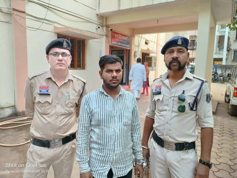 Dhamtari Crime : नौकरी दिलाने के नाम पर महिला से अश्लील प्रस्ताव रखने वाले आरोपी को पुलिस ने किया गिरफ्तार