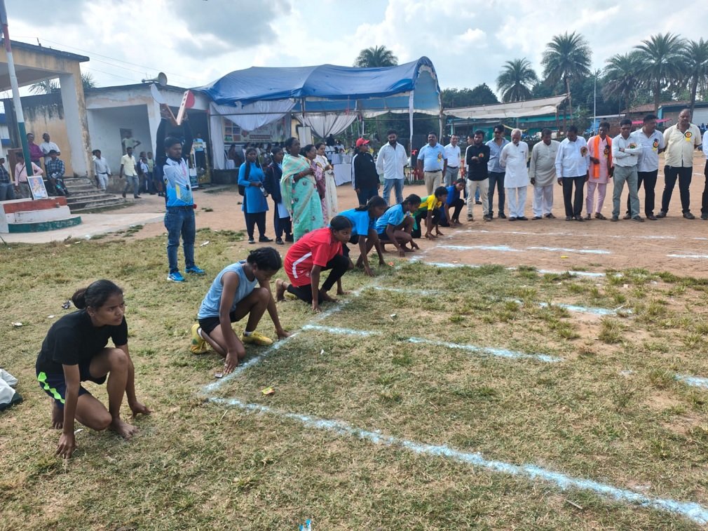 CG NEWS : विकासखंड स्तरीय बस्तर ओलंपिक 2025 का भव्य शुभारंभ — माकड़ी हाई स्कूल बना उत्सव का केंद्र