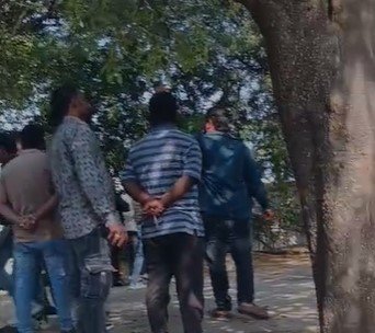 Indore News : इंदौर आरटीओ कार्यालय में गुंडागर्दी: दलालों ने पत्रकारों पर किया हमला, देखें वीडियो