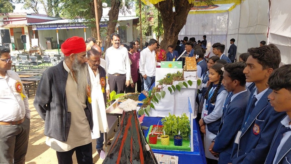 CG NEWS: पीएम श्री सेजेस फरसगांव में FLN मेला का हुआ आयोजन