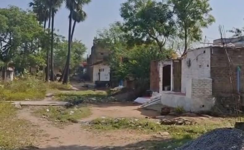 government land sale : टीकमगढ़ : बेशकीमती शासकीय जमीन की अवैध बिक्री, 100 रुपये के स्टांप पेपर पर हो रहा सौदा