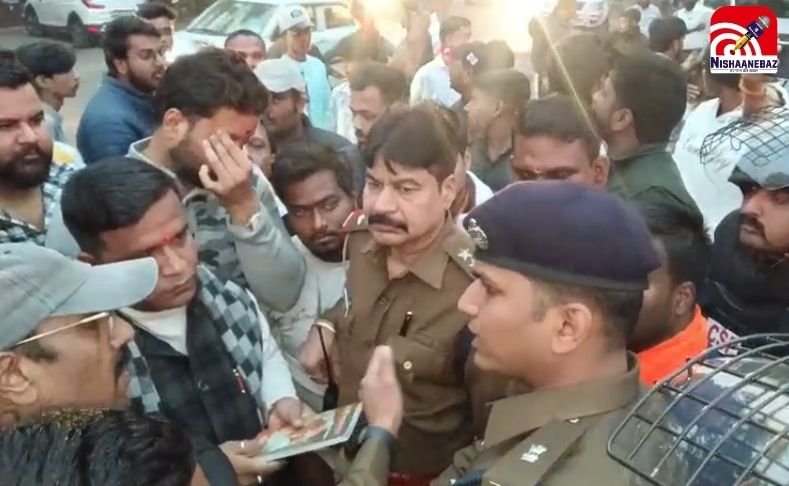 Jabalpur News : देवी-देवताओं का अपमान करने वाली किताबों पर FIR, सम्मेलन में मचा बवाल….