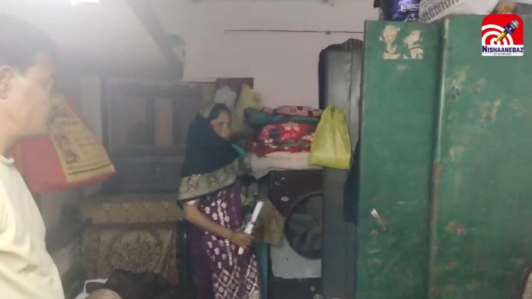 Theft in a house : शादी समारोह में गया था परिवार, सुने मकान में लाखों की चोरी; बेटी की शादी के लिए रखे जेवर पार