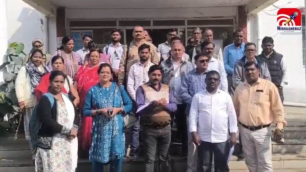 extortion : छात्रावास अधीक्षकों से ब्लैकमेलिंग का गंभीर आरोप, शिकायत वापसी के नाम पर मांगे जा रहे पैसे