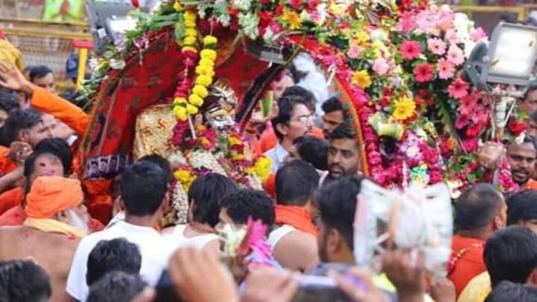 Mahakaleshwar : महाकाल की निकली तीसरी सवारी, दर्शन को उमड़ा भक्तों का सैलाब