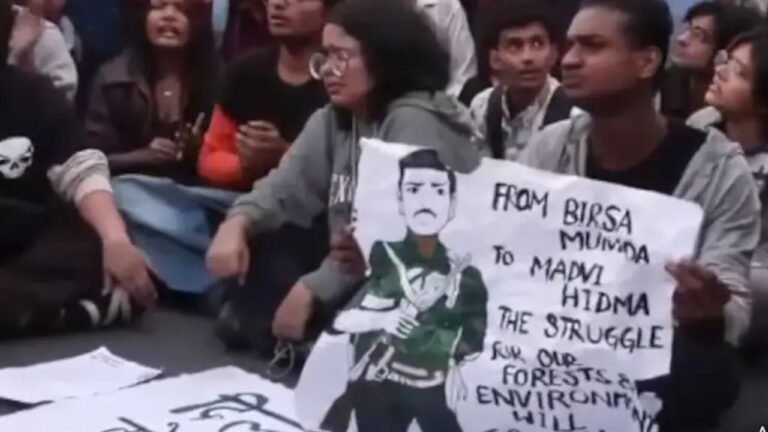 Hidma poster : हिडमा का पोस्टर-दिल्ली में प्रदूषण प्रदर्शन के दौरान हंगामा, 22 गिरफ्तार — जाने पूरी कहानी