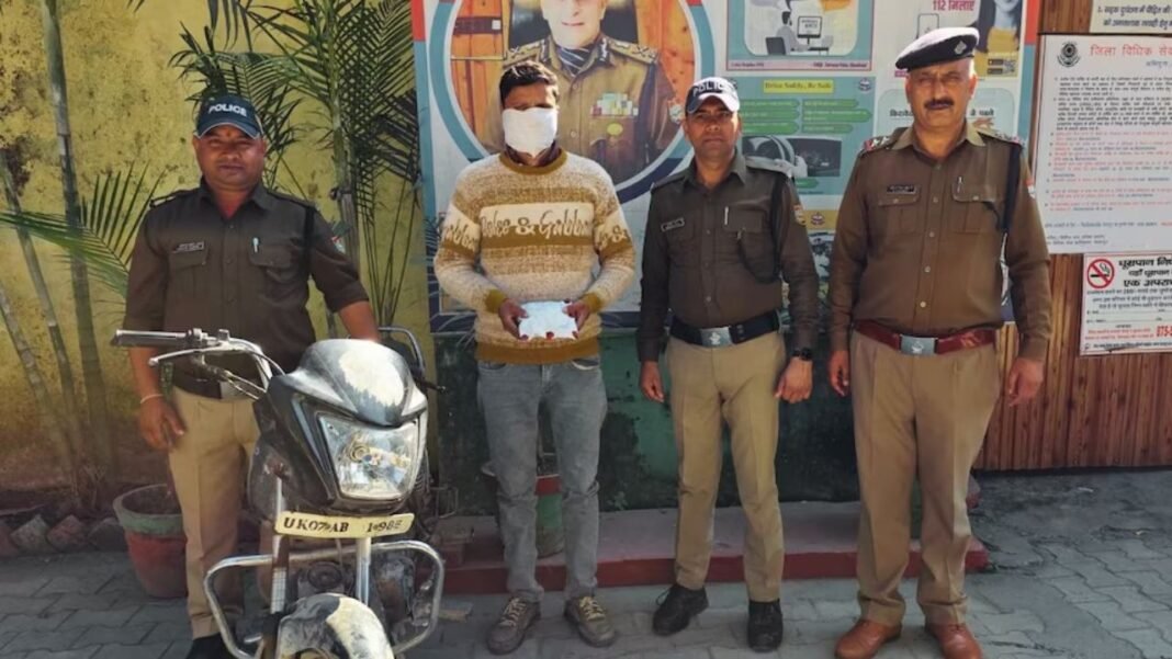 Doctor arrested with smack : चौंकाने वाला खुलासा : 52 लाख की स्मैक के साथ डॉक्टर गिरफ्तार, क्लिनिक की आड़ में कर रहा था तस्करी