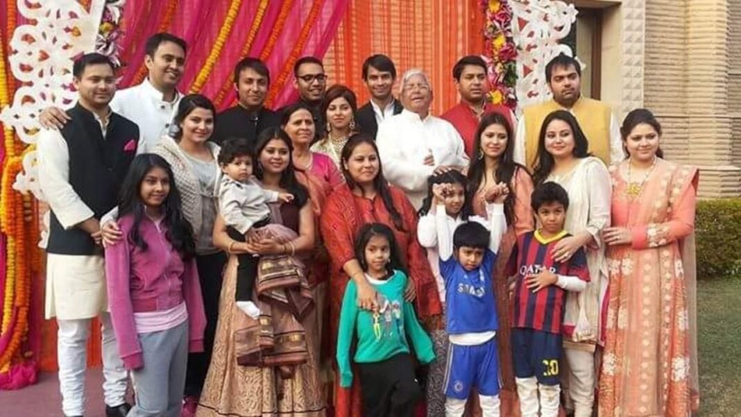 Lalu family feud : लालू परिवार में भीषण कलह : रोहिणी के बाद तीन और बेटियां पटना आवास छोड़कर दिल्ली रवाना