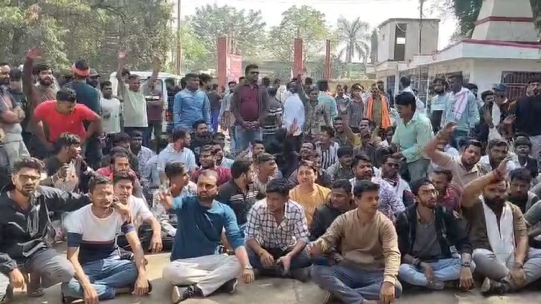 slaughter of a calf : भाटापारा में बछड़े के कत्ल प्रयास पर तनाव, पुलिस ने काबू पाया