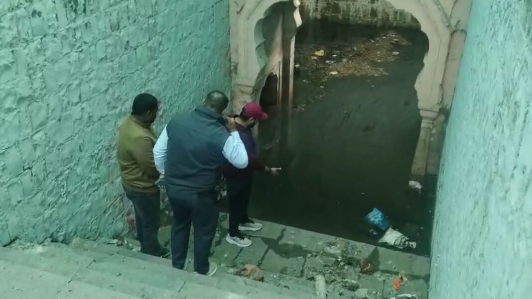 Indore Municipal Corporation : वार्ड 9 में आयुक्त का निरीक्षण : अवैध पार्किंग और कचरा फैलाने पर सख्ती