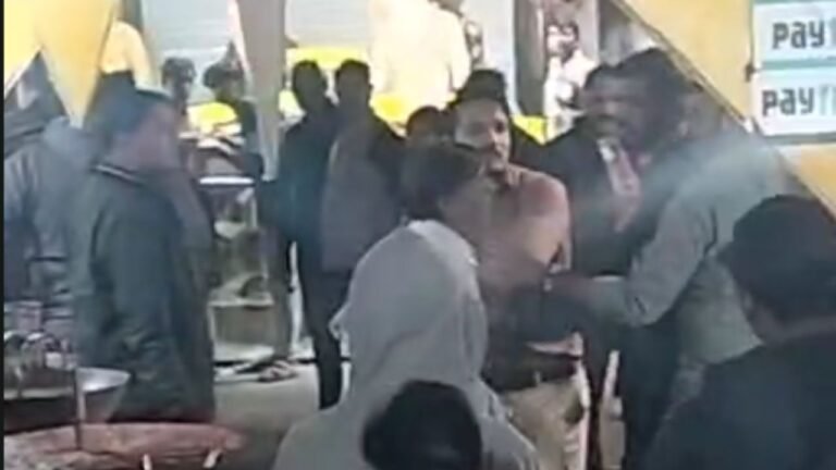 Sarafa Chowpatty : इंदौर : सराफा चौपाटी में दो व्यापारियों की सड़क पर जमकर मारपीट