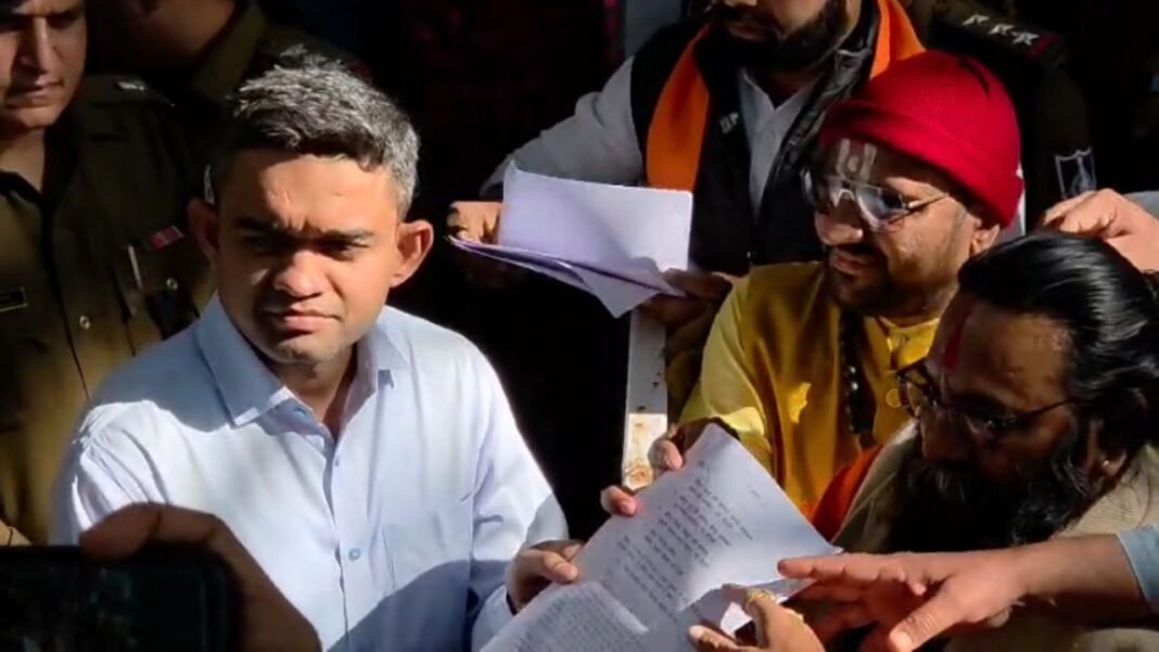 Basant Panchami : बसंत पंचमी पर अखंड पूजा की मांग, हिन्दू समाज ने प्रशासन को ज्ञापन सौंपा