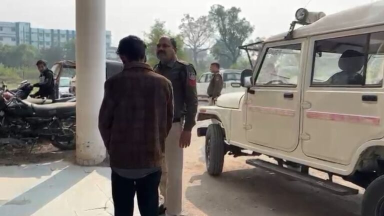 Rented jacket : किराए की जैकेट पहनकर शादी समारोहों में चोरी करने वाला नाबालिग गिरफ्तार, दो स्कूटी बरामद