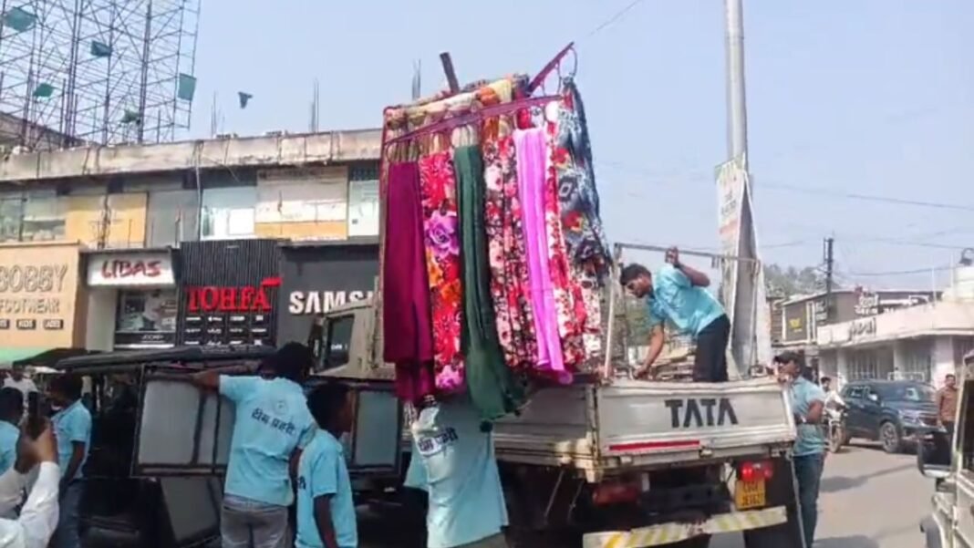 Raipur Shastri Bazaar : शास्त्री बाजार में निगम प्रशासन की ताबड़तोड़ कार्रवाई, अवैध सामान जब्त; व्यापारियों में आक्रोश