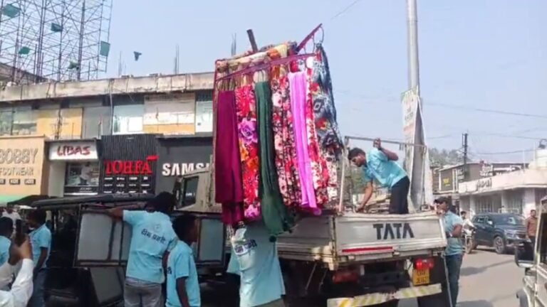 Raipur Shastri Bazaar : शास्त्री बाजार में निगम प्रशासन की ताबड़तोड़ कार्रवाई, अवैध सामान जब्त; व्यापारियों में आक्रोश