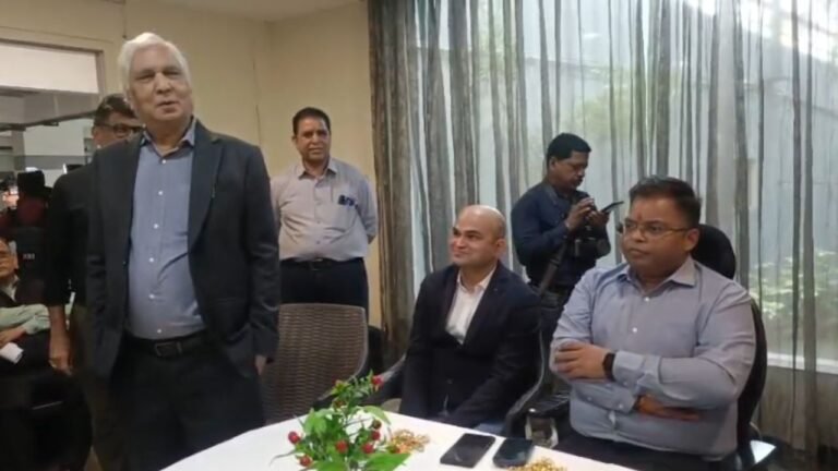 matadata sochi gahan punarekshan : मतदाता सूची गहन पुनरीक्षण का कलेक्टर ने लिया जायजा, कॉलेज विद्यार्थियों की मदद से लगे विशेष कैंप