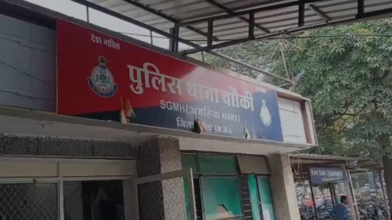 mahila aatmadaah : सिस्टम से हारी जिंदगी : अतिक्रमण को लेकर आश्वासन से निराश महिला ने किया आत्मदाह