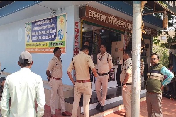 Kurud News : कुरूद में बेखौफ चोर, तीन दुकानों में चोरी, सीसीटीवी फुटेज़ में चोर कैद, जाँच में जुटी पुलिस