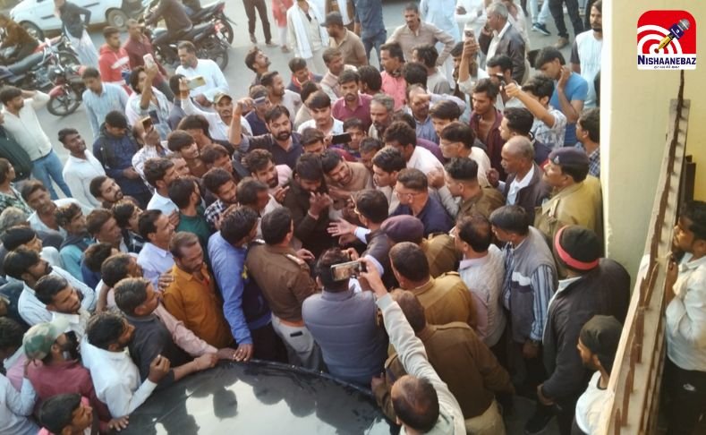 MP Farmers Protest : मंडी में किसानों का हंगामा : बड़े तोल कांटे में गड़बड़ी का आरोप, SDM ने कांटा किया सील…