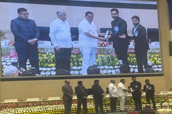 National Water Award : राष्ट्रपति द्रौपदी मुर्मू ने जल संचय के लिए कलेक्टर विनय कुमार लंगेह को किया सम्मानित