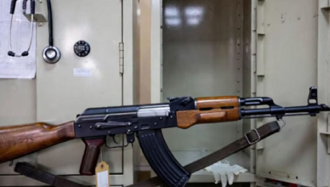 J-K Crime : जम्मू-कश्मीर में डॉक्टर के लॉकर में मिली एके-47! सकते में पुलिस, जांच जारी