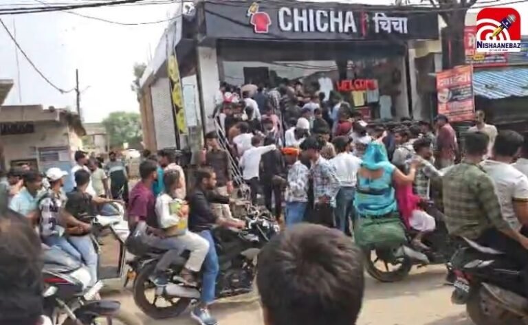 Rewa Chicha Showroom News : शोरूम ऑफर से ट्रैफिक जाम, पुलिस ने संचालक को फटकारा; दी ताला लगाने की चेतावनी…