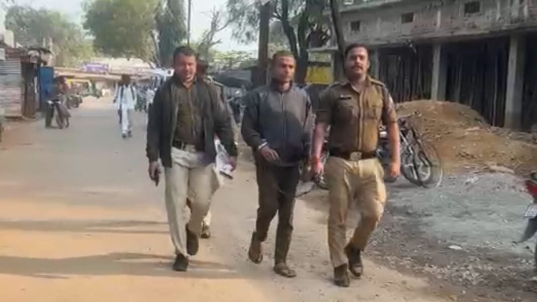 absconding accused in court : सिरमौर न्यायालय से फरार आरोपी को पुलिस ने गांव के बाहर दबोचा