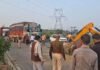 road accident : भयानक सड़क हादसा : ग्वालियर में ट्रैक्टर ट्रॉली पलटी, 3 मजदूरों की मौत, 2 घायल