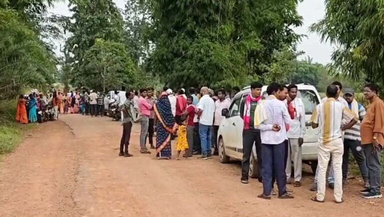 Conversion : धर्मांतरित व्यक्ति का शव दफनाने को लेकर विवाद, गांव में तनाव; परिजन ने थाने में छोड़ा शव