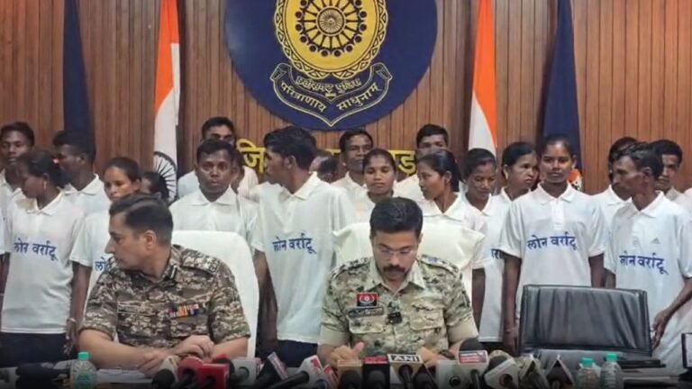 Naxal surrender Chhattisgarh : नक्सलवाद को बड़ा झटका : दंतेवाड़ा में 65 लाख के 27 ईनामी सहित 37 माओवादियों का आत्मसमर्पण