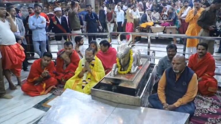 mass marriage ceremony : सर्वोच्च न्यायालय के न्यायाधीश ने किए बाबा महाकाल के दर्शन; सामूहिक विवाह समारोह में नवदंपतियों को दिया आशीर्वाद