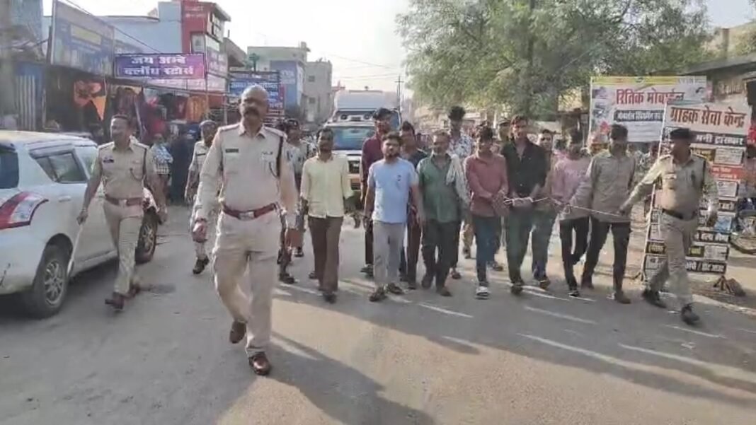 Operation Clean : धरसींवा पुलिस का ‘ऑपरेशन क्लीन’: चोरी के आरोपी सहित 13 गिरफ्तार, अवैध शराब पर भी बड़ी कार्रवाई