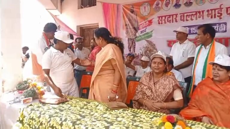 Unity March Controversy : जांजगीर-चांपा यूनिटी मार्च विवाद : मंच पर कुर्सी के लिए बहस, सोशल मीडिया पर वायरल हुआ वीडियो, देखें…