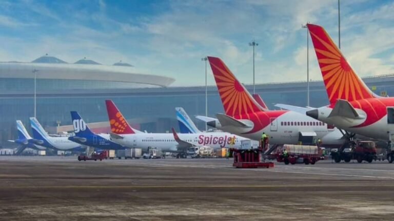 ATC software glitches : दिल्ली एयरपोर्ट पर एटीसी सॉफ्टवेयर ग्लिच से हाहाकार, 300 से अधिक उड़ानें हुईं प्रभावित