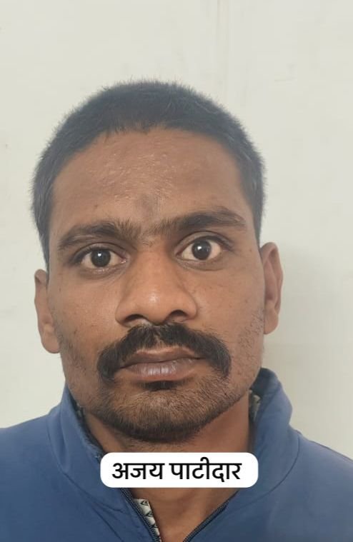 Job Fraud : इंदौर में ‘जॉब फ्रॉड’ : बिना परीक्षा पुलिस में नौकरी दिलाने का झांसा, क्राइम ब्रांच ने जालसाज को दबोचा