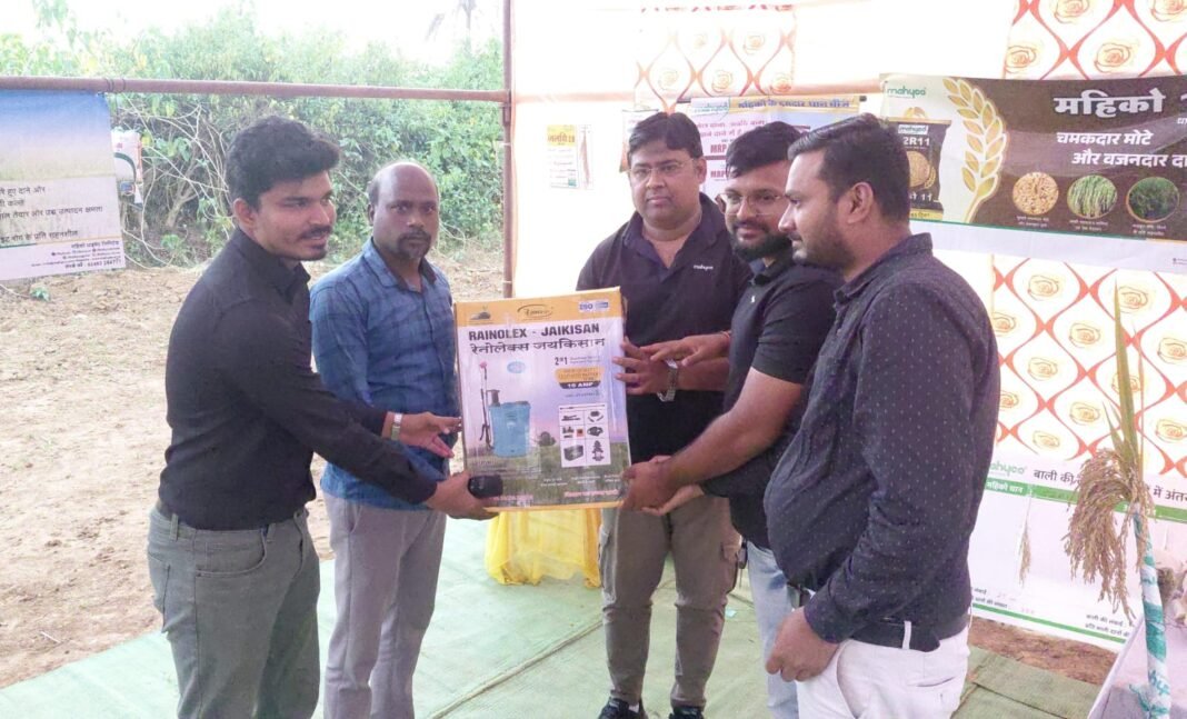 Agricultural Technology : उन्नत कृषि तकनीक से लाभान्वित हुए किसान : महिको कंपनी ने आलोर में किया खेत प्रदर्शनी का आयोजन