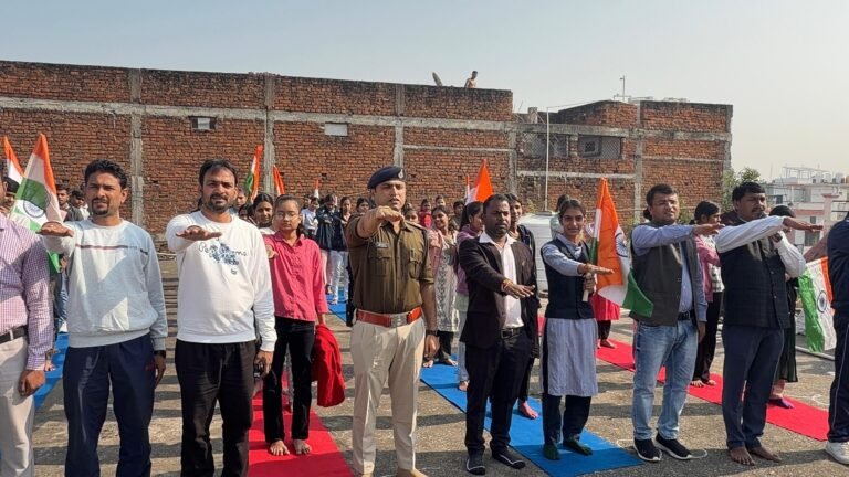 children’s Day : दीप प्रज्वलन और पुष्पांजलि के साथ हुआ बाल दिवस कार्यक्रम, बच्चों के उज्जवल भविष्य पर दिया जोर