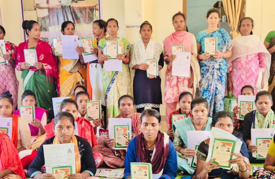 Rehabilitation Center : सुकमा पुनर्वास केंद्र में लगा शासकीय दस्तावेज शिविर, आत्मसमर्पित माओवादियों का तेज़ी से हो रहा पुनर्वास