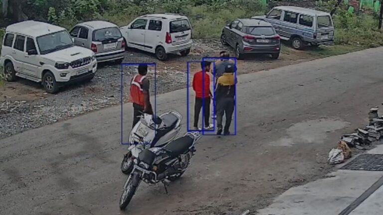 Attack on inspector : भोपाल में दरोगा पर जानलेवा हमला, CCTV में कैद हुई वारदात — कानून व्यवस्था पर उठे सवाल